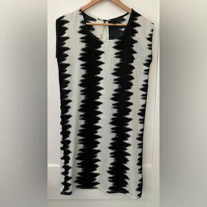XS-BlendShe-Sleeveless Round Neck Dress